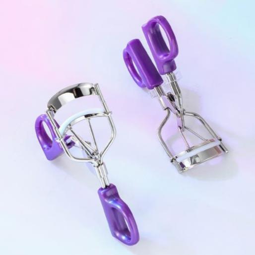 Eyelash Curler, Makeup Tool With Silicone Cushioned Curler Pad ,creates Eye-opening & Lifted Lashes (random Color)